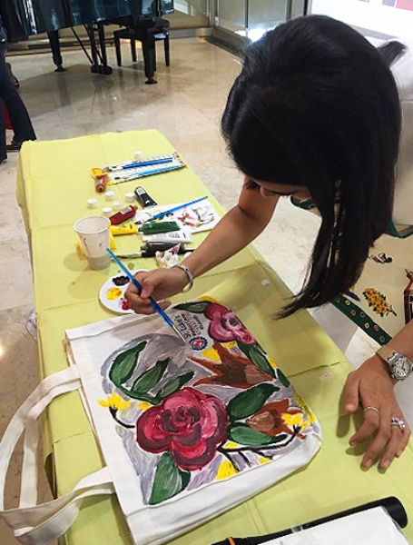 Heart Evangelista teaches art to members of cancer support group