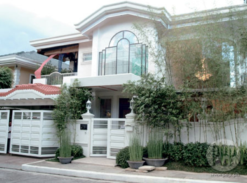 A peek into the homes of Vice Ganda, John Lapus, and Boy ...