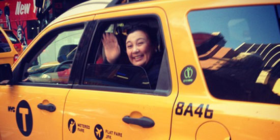 Megastar Sharon Cuneta rides the famous New York taxi cab | PEP.ph