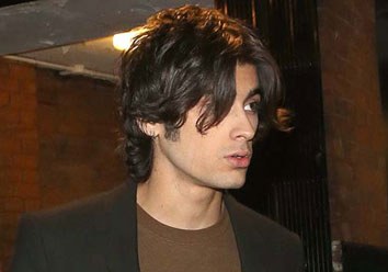 One Direction's Zayn Malik falls ill on stage - Philippine Entertainment Portal