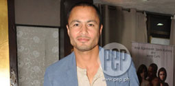 Sang-ayon ka ba sa direktiba ng ABS-CBN na huwag banggitin si Derek Ramsay tuwing ipo-promote ang A Secret Affair sa kanilang network?