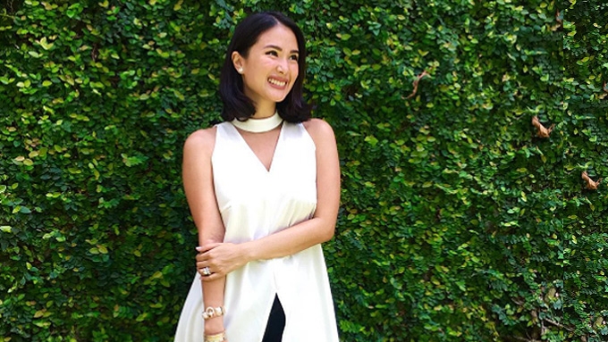 Heart Evangelista sells painting for charity