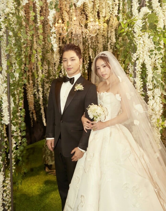 South Korean actress Min Hyo Rin is a blushing bride in her Oscar