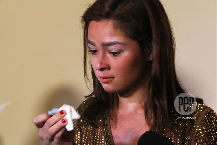 LOOK: Andi Eigenmann burst into tears as she remembers her late father Mark  Gil | PEP.ph