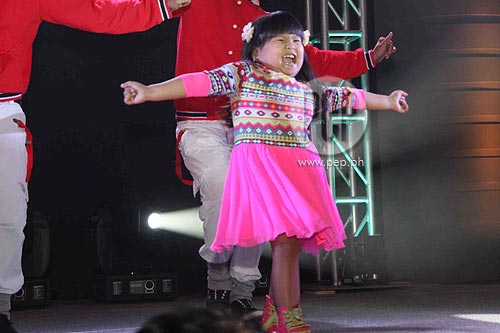 Ryzza Mae Dizon hosts a magic show PEP.ph