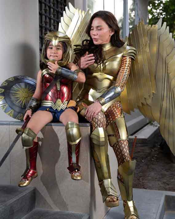 Scarlet Snow Belo and Vicki Belo Wonder Woman Halloween Costumes