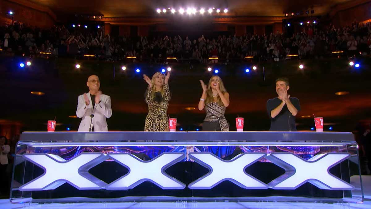 America's Got Talent hosts standing ovation for Peter Rosalita