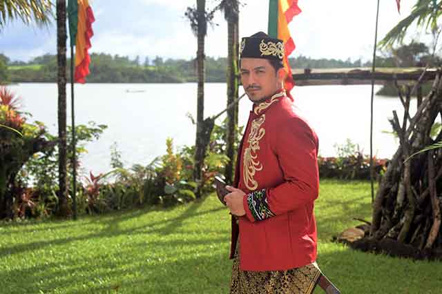 Dennis Trillo as Ismael in Legal Wives