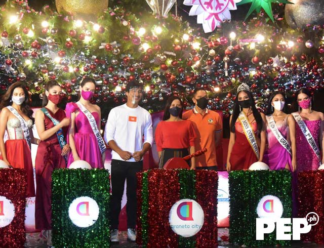 Beauty queens with Piolo Pascual at Araneta's Christmas Tree Lighting event