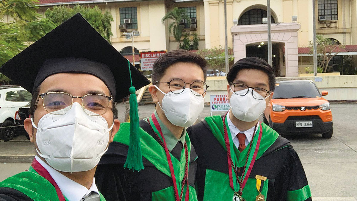 tatlong magkakaibigan nag-top physician licensure exam