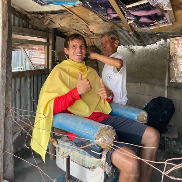 Tatay Piping doing a haircut