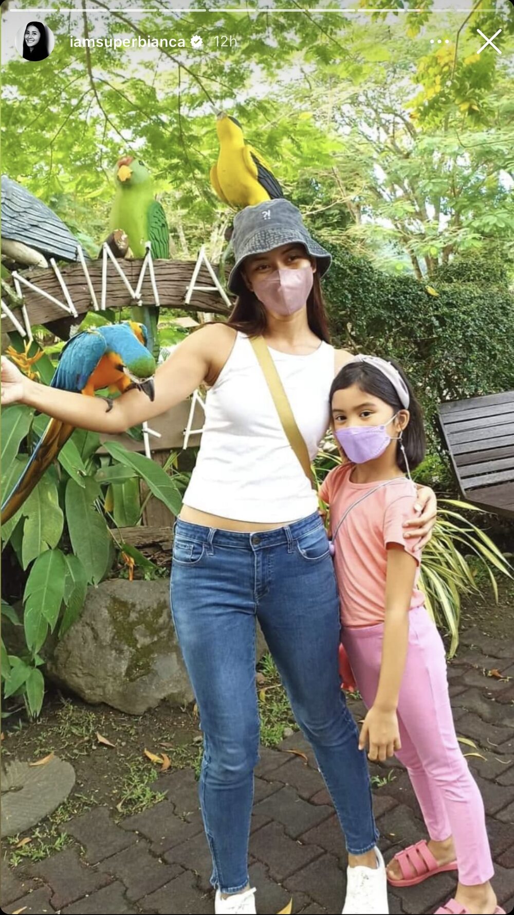 (L-R) Bianca Gonzalez and Lucia Martine Intal strike a pose with parrots at the animal farm