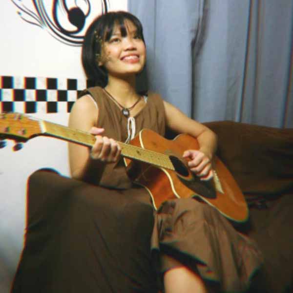 Ghen Pondoc with her guitar