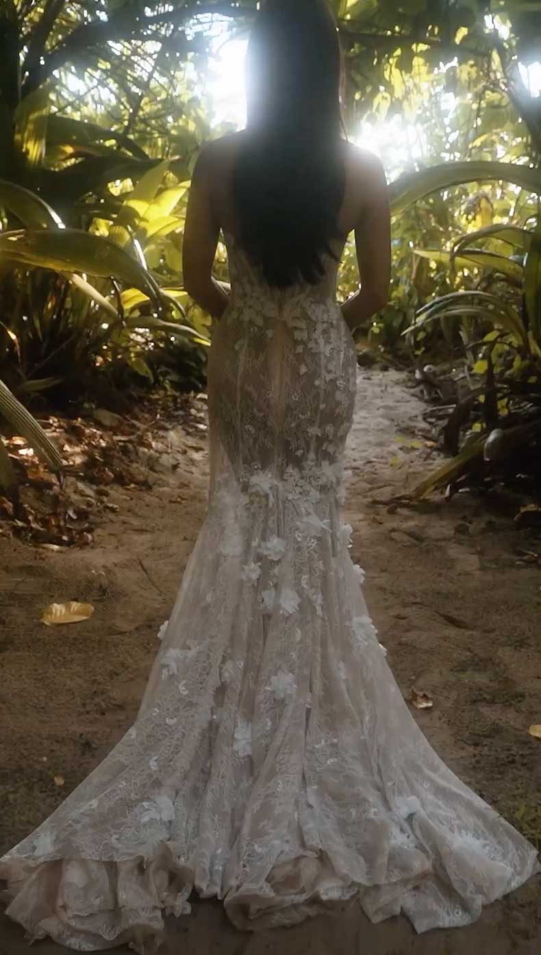 FIRST LOOK: Pia Wurtzbach's beach wedding gown | PEP.ph