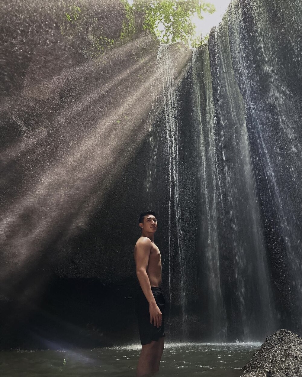 Darren Espanto Bali Indonesia solo trip - Tukad Cepung Waterfall, Bangli