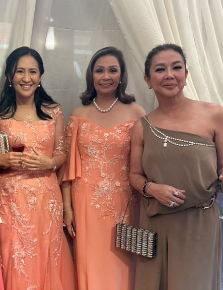 (L-R) Mayor Joy Belmonte, ABS-CBN executive Cory Vidanes, and Korina Sanchez also witnessed the union of Arjo Atayde and Maine Mendoza