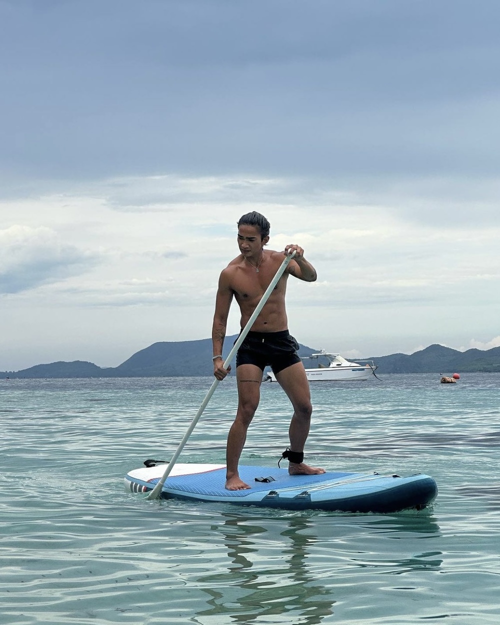 Bretman Rock Palawan trip paddle boarding