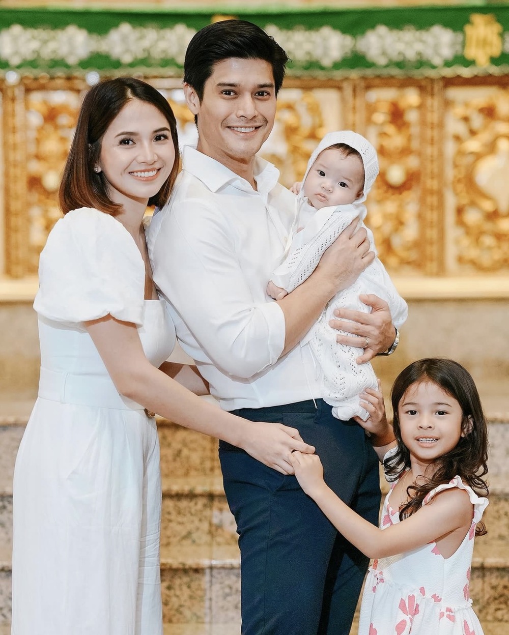 JC de Vera and his wife Rikkah Alyssa Cruz-de Vera recently held a private ceremony for the baptism of their second daughter, Laura Amanda de Vera.
