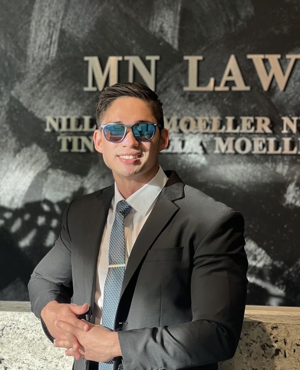Who is Oliver Moeller, Cebu-based lawyer and It's Showtime EXpecially For You contestant; age, birthday, educational background; link to Michelle Dee and Kim Chiu