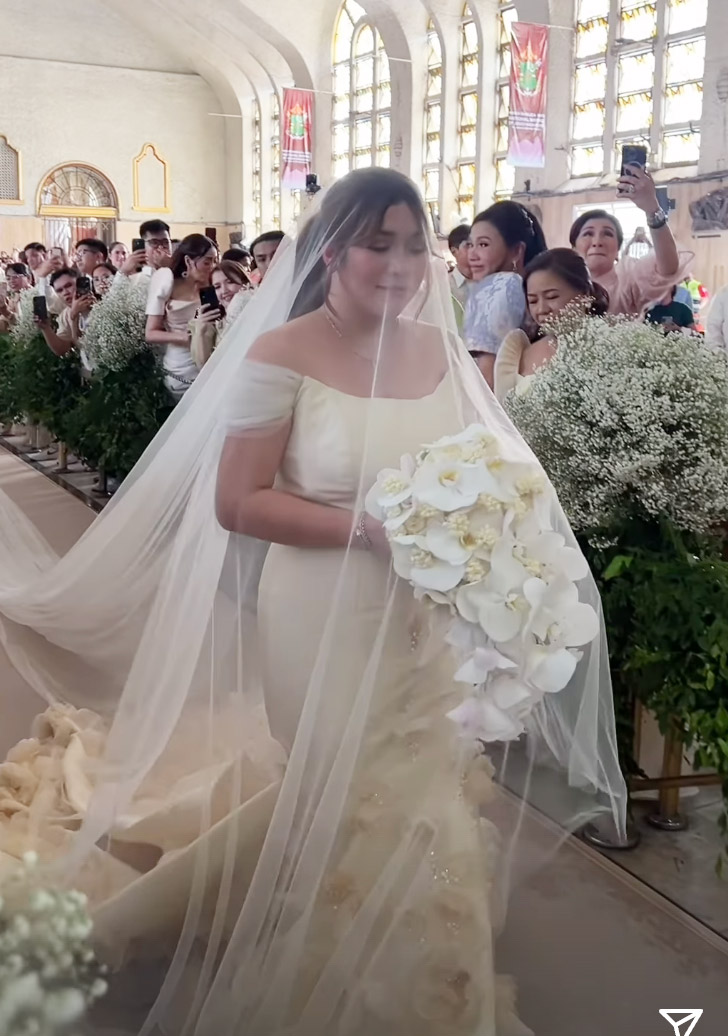 Angeline Quinto walks down the aisle in her wedding gown