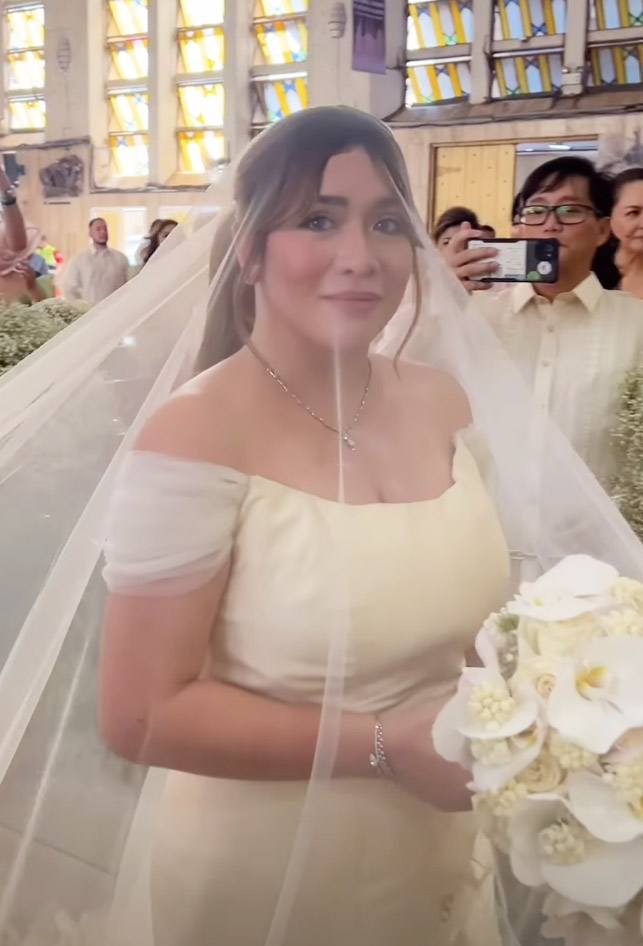 Angeline Quinto walks down the aisle in her wedding gown