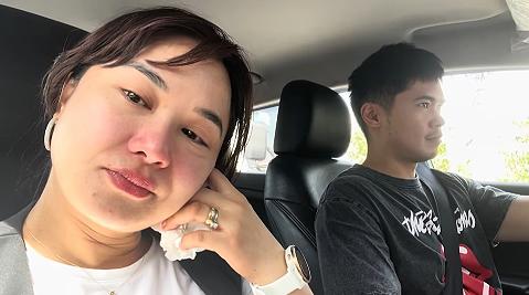 Kathleen Hermosa and husband Miko Santos in the car
