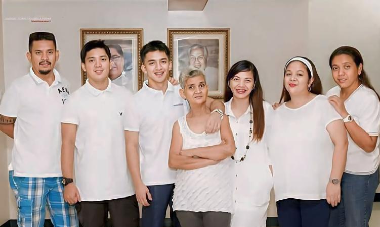 Malou Certeza and six kids