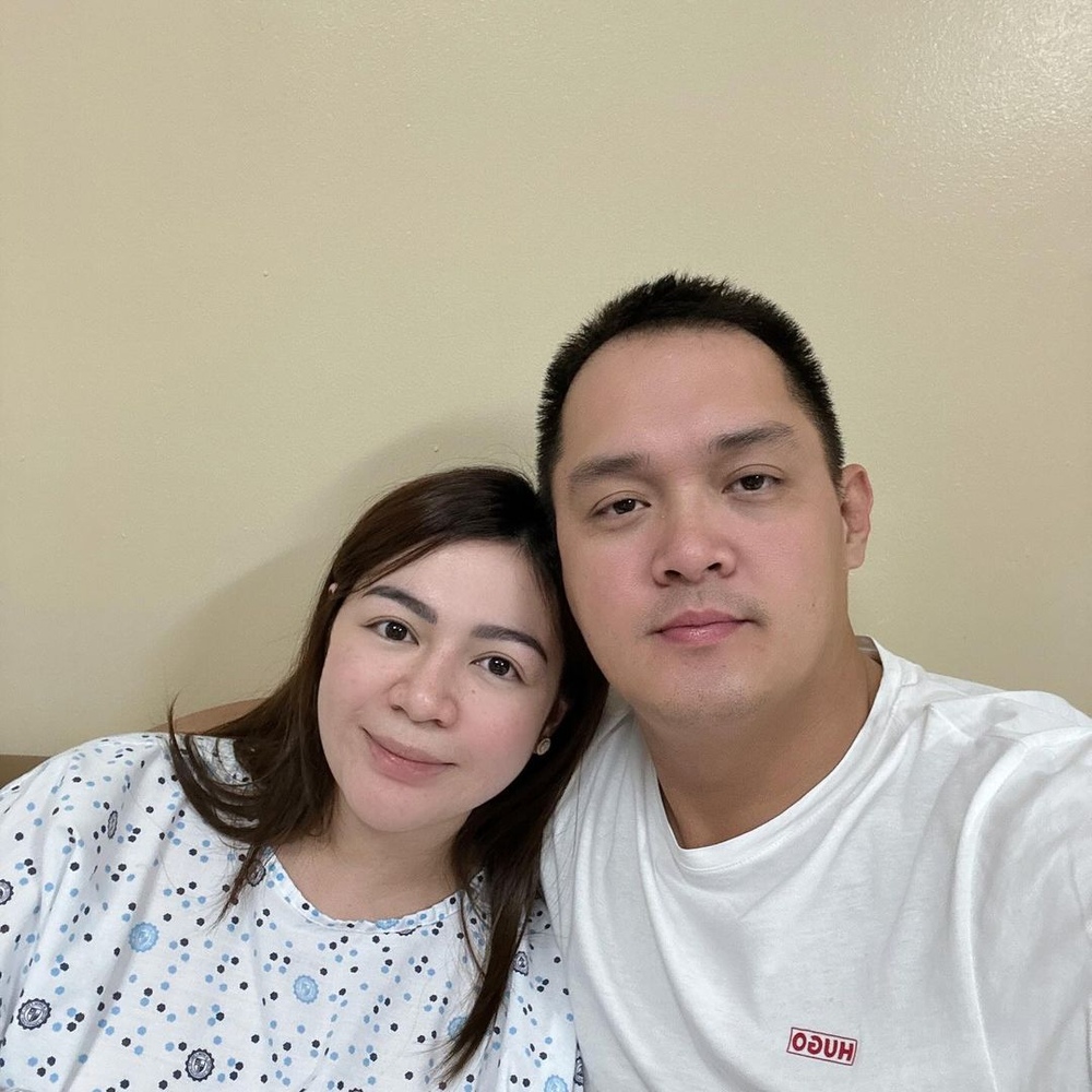 Charee Pineda takes a picture with husband Martell Soledad after suffering miscarriage