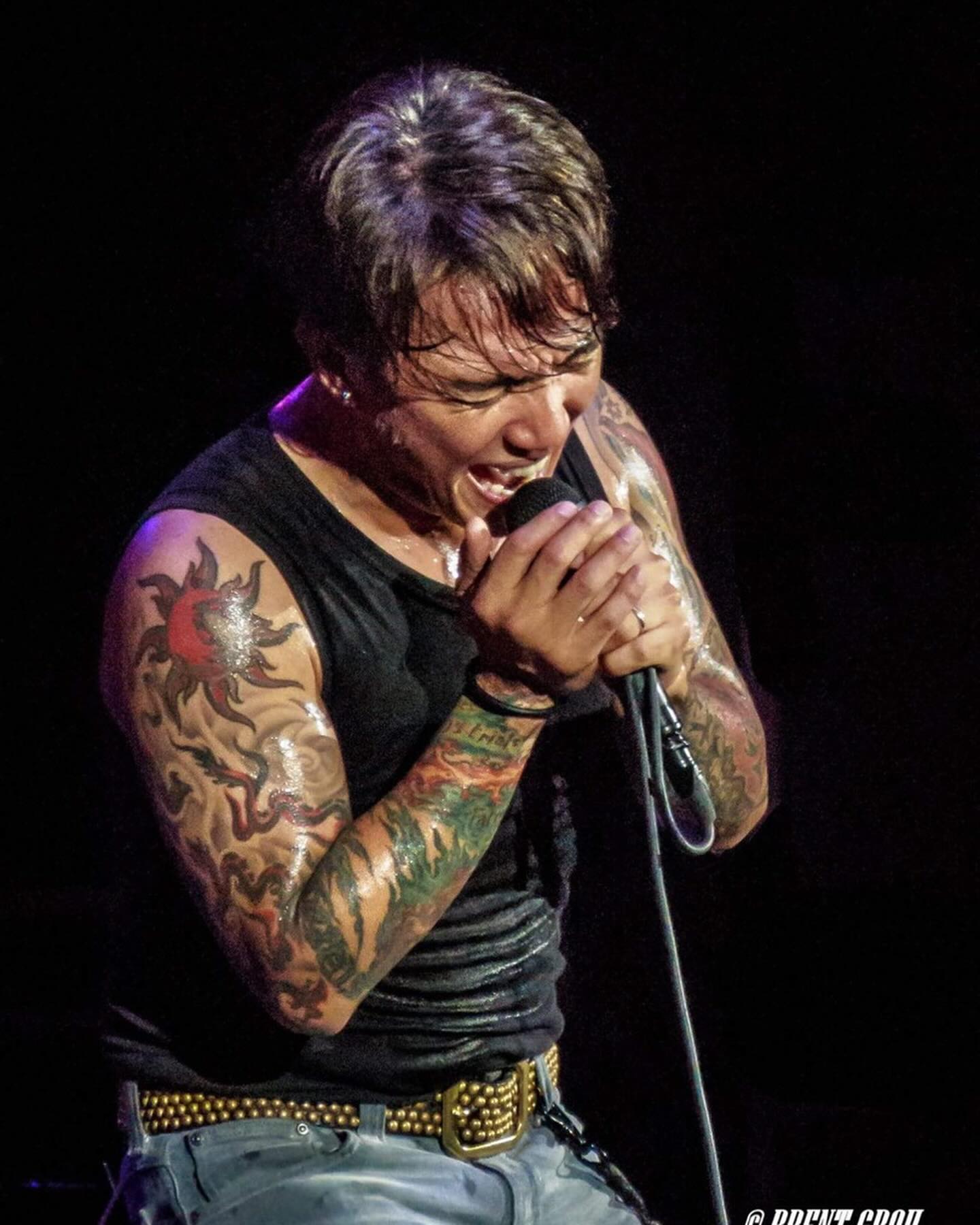 Arnel Pineda offers to quit band Journey following fan complaints