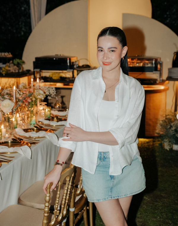 Bea Alonzo hosts the Widows' War thanksgiving party