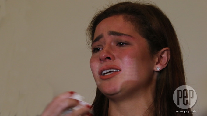 LOOK: Andi Eigenmann burst into tears as she remembers her late father Mark Gil | PEP.ph