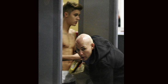 Justin Bieber Arrives At Polish Airport Shirtless PEP Ph