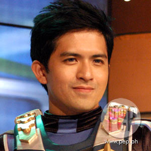 Guy fooling people as Dennis Trillo's twin caught in the act | PEP.ph