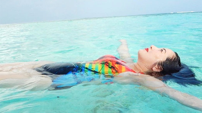 Kris Aquino Rocks One Piece Swimsuit In The Maldives Pep Ph
